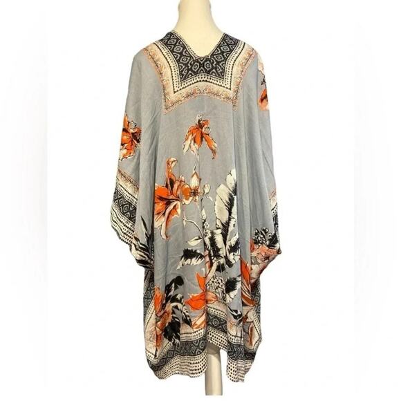 Vince Camuto Tropical Blooms Ruana Floral Kimono Wrap with Tassels  One Size - Picture 5 of 9